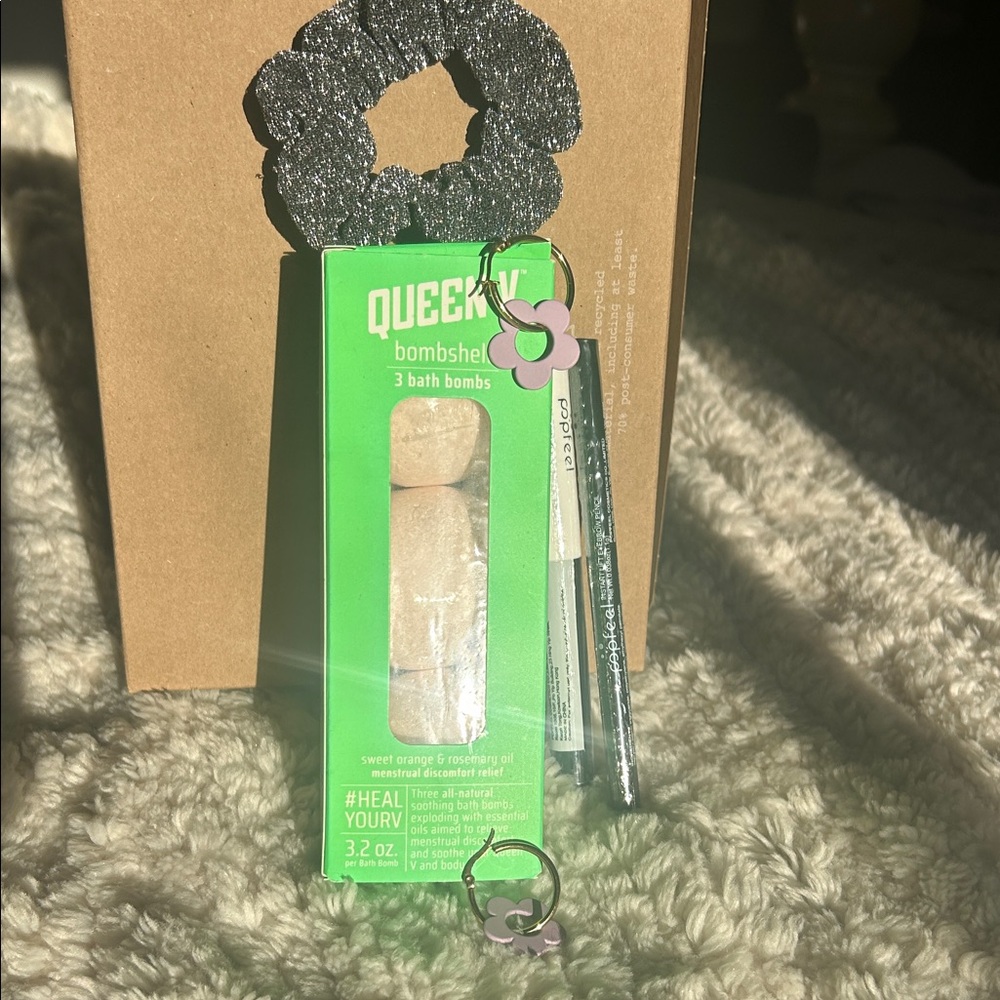 Queen V Bath Bombs and Accessories Bundle